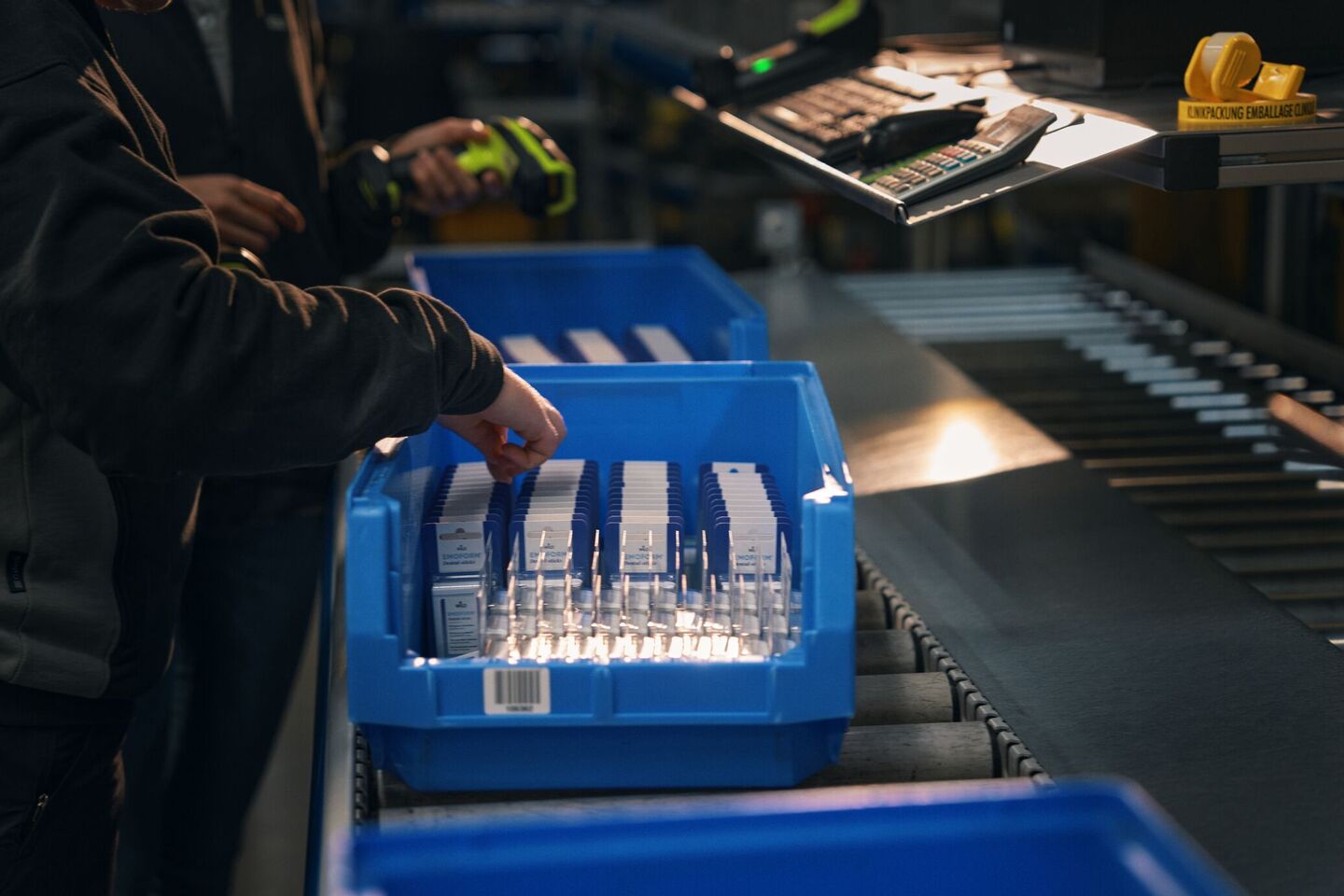 Zwischen Förderbändern und Barcode-Scannern: ein Selbstversuch im Logistikzentrum